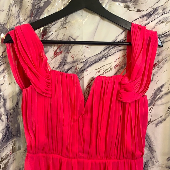 Elegant pink dress with off-the-shoulder straps - Picture 2 of 4